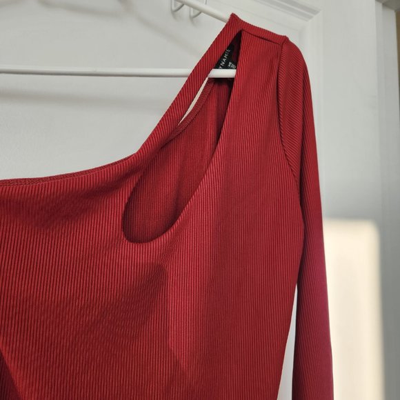 One Shoulder Red Bodysuit - Picture 2 of 5